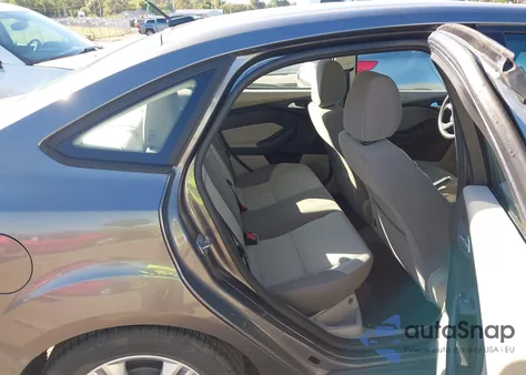 2014 Ford Focus Se z USA, uszkodzony, nr VIN 1FADP3F26EL255982